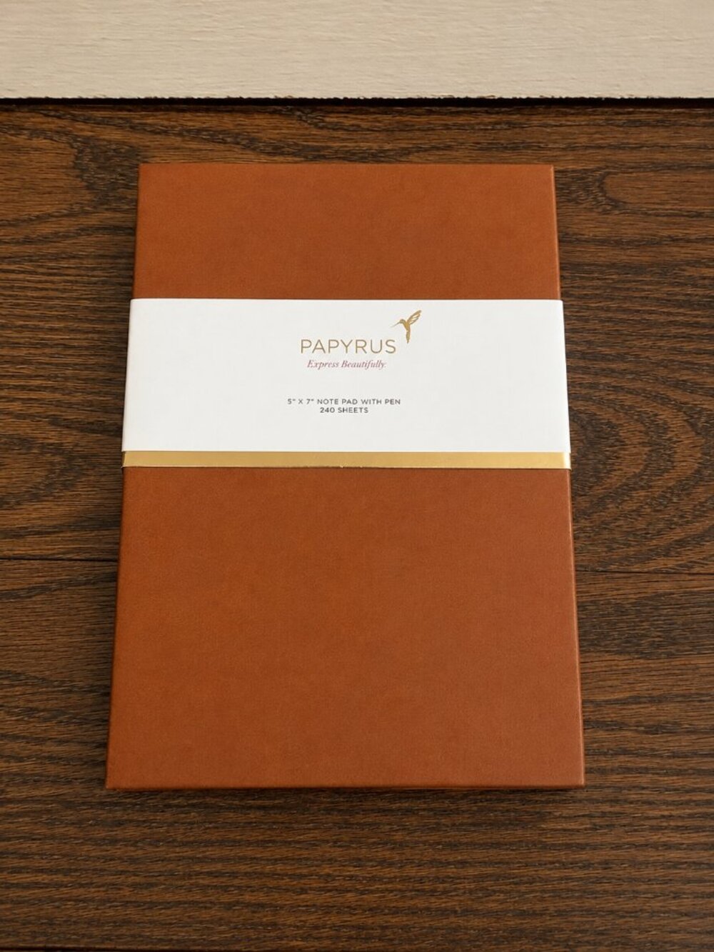 Share Papyrus: Elegant 5"x7" brown leatherette notepad (240 sheets) w/ gold pen